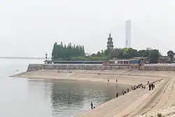 長江と万寿宝塔(観音磯)
