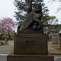 狛犬（左）（2016年4月10日撮影）