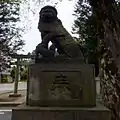 狛犬（右）（2016年4月10日撮影）