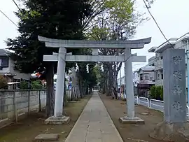 鳥居（2016年4月10日撮影）
