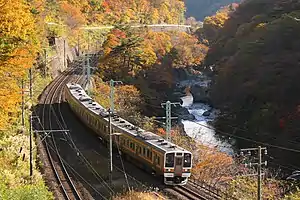 上越線を走行する211系(2020年11月 上牧駅 - 水上駅間)