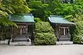 稲荷神社（左）・恵比須神社（右）