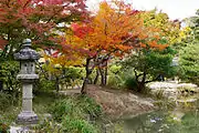 本堂前の石燈籠（重要文化財）