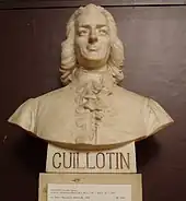ジョゼフ・ギヨタンの像