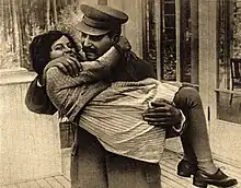 父スターリンに抱かれる娘スヴェトラーナ（1935年）