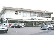 駅舎塗装前の東口（2006年3月）