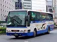 「もみじ号」（撮影当時）。「塩原温泉」の文字にもみじをあしらった西那須野支店の車両で運行されていた