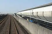 当該ICから東海交通事業城北線が勝川ICまで並行。右奥に内回りオンランプを望む。