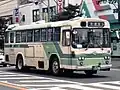 いすゞ製の大型短尺車 (5154)K-ECM430N、1981年式富士重工製13型E車体架装車幅が中型車並みのナロータイプ。綾瀬営業所に配属され、本厚木駅 - 二俣川駅線の他、相模大塚駅 - 鶴間駅線などの狭隘路線で使用された。