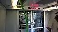 貫通扉上に設置されている停車駅表示のLCD