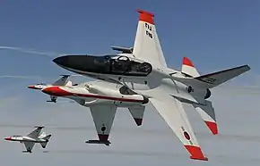 デモ飛行中のT-50