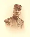 Mle1921礼装を着用した少将。付けている将官用襟章は襟前部のみとなっている。ポール・クーファー（フランス語版）（1930年代）