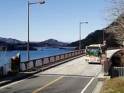 宮ヶ瀬湖付近を走る厚20 (あ053)