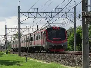 KfW i9000形電車がマグウォ駅を出発します。 (2020年11月18日)