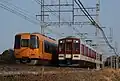 近畿日本鉄道における特急車両と一般車両との対比。左から22000系、1201系（斎宮駅 - 漕代駅間にて撮影）