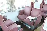 新開発の座席テーブル（12200系更新車）