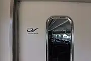 デッキの化粧板 薄い縦縞模様レギュラー車客室も同一