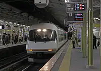 初詣特急に充当の鳥羽行き21000系(宇治山田駅)