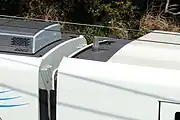 屋根を切り欠いてアンテナを設置