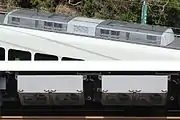 ユニット形空調装置（写真上）セパレート形空調装置（写真下）