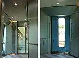 プレミアムシート平床車のエントランス