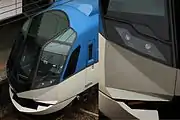 鋭い印象のフロント