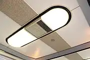 天井照明中央に冷房用整風板を設置