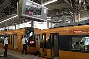 かつてはデータイムの京橿特急は一部列車が京奈特急と併結運転を行っていた（大和西大寺駅）