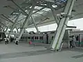 世運駅ホーム