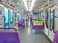 1次車の車内
