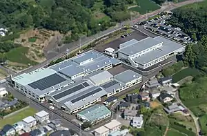 旧佐束村に位置する山下工業研究所本社（2017年撮影）