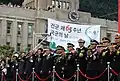 礼装の陸・海・空・海兵隊軍人ら