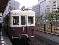 塗装変更された後の750形760号(高松築港駅 2005年3月23日)