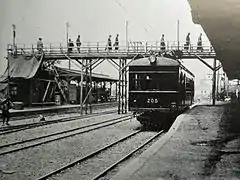松山市駅に停車中のモハ205（1930年代）