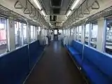 8000形車内