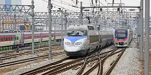 KTXと韓国鉄道公社321000系電車