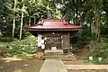 墳麓の冑山神社拝殿