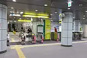 新島橋方面改札(2022年12月)