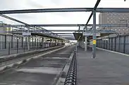 中央本線勝川駅構内。ホーム間には城北線乗り入れに備えたスペースがある。