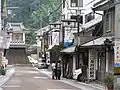 城下町であったことを感じさせるように工夫された柏原駅前通り
