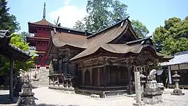 柏原八幡神社の複合社殿