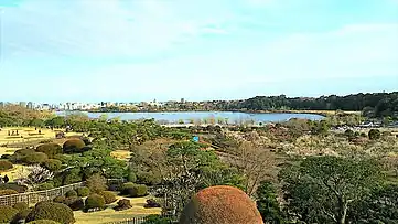 偕楽園好文亭から見た千波湖