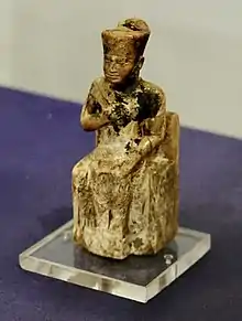 クフ王像 (en)（エジプト考古学博物館）