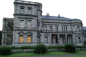 旧岩崎男爵家高輪別邸だった洋館。現在は三菱グループの迎賓館開東閣となっている(東京都港区高輪)。ジョサイア・コンドルの設計で明治41年に竣工したエリザベス朝ルネサンス様式の邸宅。