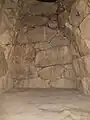 郡川1号墳（開山塚古墳）玄室（奥壁方向）。両袖式。高安古墳群で最大規模。
