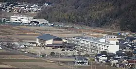 愛宕山から望む各務原市立各務小学校(2015年2月7日)