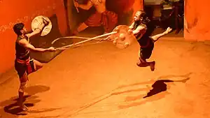武器を使用した競技
