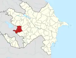 2020年協定後のキャルバジャル県の地図アゼルバイジャン領（深赤）アルツァフ共和国に残留（薄赤）
