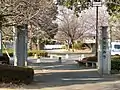 秩父鉄道との分岐部から大原地区までの「かめの道」。写真は石原公園隣接地にある標柱で、レールを模している。