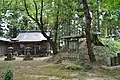 後円部の小丘と稲荷神社